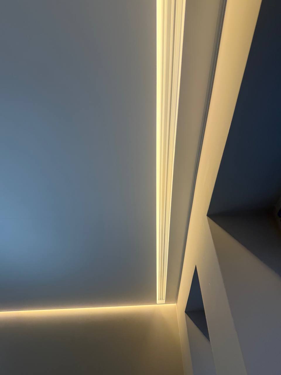  встроенный карниз с подсветкой